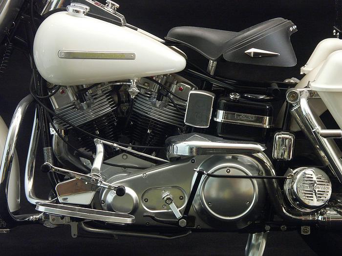 Fertig: Harley Davidson Electra Glide aus Kleinholz ...